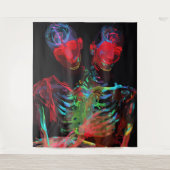 Neon Skeleton Embrace Kunstfusion Wandteppich (Vorderseite)