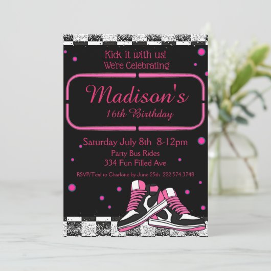 Neon Sneaker Birthday, Glitzer Einladung (Stehend Vorderseite)