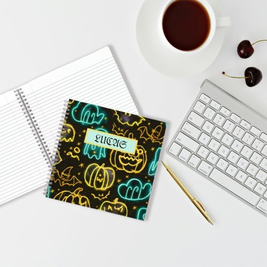 Neon Spooky Halloween Ghost Bats Pumpkins Muster Notizblock