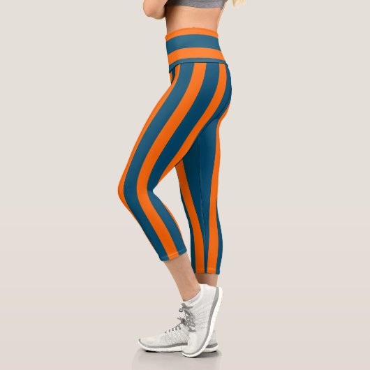 Neon Sunset Orange und Ocean Blue Cool Streifen Capri Leggings (Links)