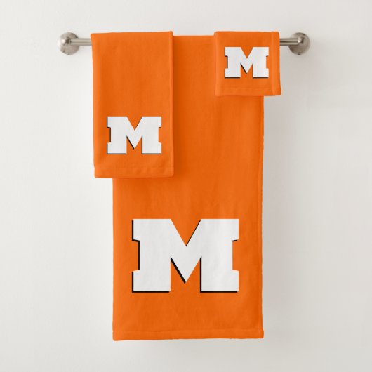 Neon Sunset Orange und White 3D Big Modern Initial Badhandtuch Set (Insitu)