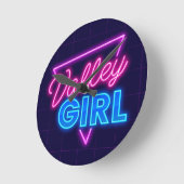Neon Valley Girl Runde Wanduhr (Winkel)