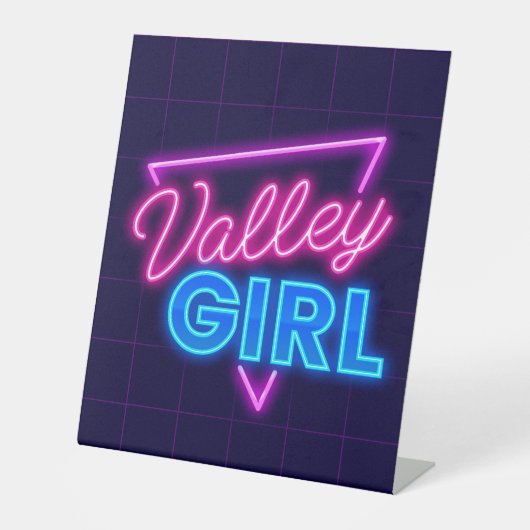 Neon Valley Girl Sockelschild (Vorderseite)