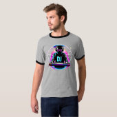 "Neon Vibes: Der kosmische Beat des DJ" T-Shirt (Vorne ganz)