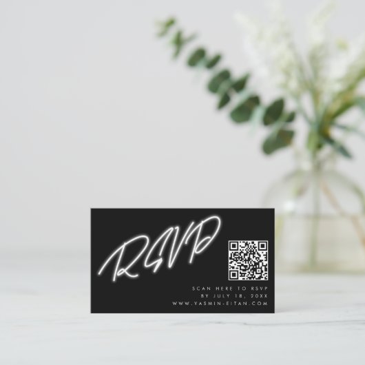 Neon White Script Black QR Code Wedding RSVP Begleitkarte (Stehend Vorderseite)