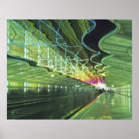 Neonbeleuchtung im Korridor des Flughafens O'hare,