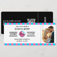 Neonblaues, heißrosa und schwarzes Kinoticket