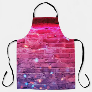 Neonlicht: leere Backsteinwand. Schürze