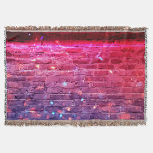 Neonlicht: leere Ziegelwand. Decke