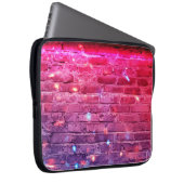 Neonlicht: leere Ziegelwand. Laptopschutzhülle (Vorne Rechts)