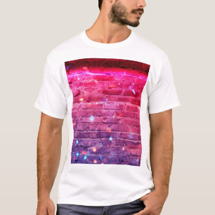 Neonlicht: leere Ziegelwand. T-Shirt