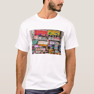 Neonlichter in den Straßen von Hongkong T-Shirt