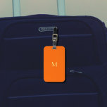 Neonorange - Monogramm hinzufügen Gepäckanhänger<br><div class="desc">Gepäckanhänger mit neonorangefarbenem Hintergrund und hellgelbem Schriftart .Einfaches und trendiges Design von Alma Wad .Personalisieren Sie es jetzt mit Ihrem Monogramm .. _____________ Orange ist mit dem Zeichen von Leo in der Western Astrologie assoziiert . Sie können dies bei der Wahl Ihrer Farbe berücksichtigen.</div>