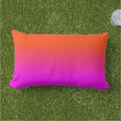 Neonorange und Pink Ombre Schatten-Farbe Kissen Für Draußen (Gras)