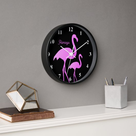 Neonrosa Flamingo Wanduhr mit individuelle Name (Büro)
