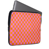 Neonrosa Orange Checkerboard Vintag Laptopschutzhülle (Vorne Rechts)