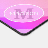 Neonrosa Rosa Retro geometrische Linien Monogramm Schreibtischunterlage (Ecke)