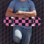 Neonrosa und schwarz karierte Tafel Vintag Skateboard<br><div class="desc">Neonrosa und schwarz karierte Tafel | VINTAG | Classic | Trendy | Stilvoll | Mode | Minimal</div>