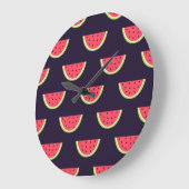 Neonwassermelone auf lila Muster Große Wanduhr (Winkel)