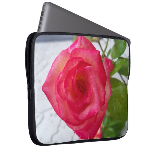 Neopren-Computerärmel mit rosa Rosa Laptopschutzhülle (Vorne Rechts)