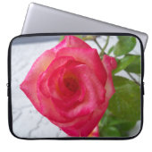 Neopren-Computerärmel mit rosa Rosa Laptopschutzhülle (Vorderseite)