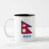 Nepal-Flagge mit Namen auf Nepali Zweifarbige Tasse (Links)