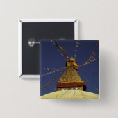 Nepal, Kathmandu. Unter Gebetsfahnen, wachsam Button (Vorne & Hinten)