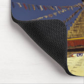 Nepal, Kathmandu. Unter Gebetsfahnen, wachsam Mousepad (Ecke)