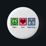 Nephrologe Peace Liebe Nephrology Office Button<br><div class="desc">Ein wunderschönes Geschenk für Nierenspezialisten. Peace Liebe Nephrology Design für Ihren Lieblingsarzt oder Ihre Krankenschwester in dieser medizinischen Abteilung mit einem Friedenszeichen,  Herz und einem zeichn von rosa Nieren.</div>