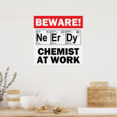 Nerd-Chemiker am Arbeitsplatz Poster (Küche)