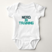 Nerd im Training Baby Strampler (Vorderseite)