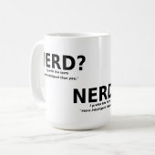 Nerd oder intelligenter lustiger Becher Kaffeetasse (Vorderseite Links)