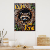 Nestled Prowler: Eine Raccoon's Perch Poster (Küche)
