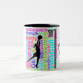 Netball bringt Wörter und motivierend Zitat in Zweifarbige Tasse (Mittel)