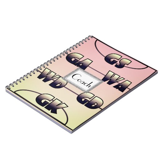 Netball-Spieler bringt personalisiertes in Notizblock (Linke Seite)