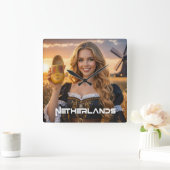 NETHERLANDS - DUTCH QUADRATISCHE WANDUHR (Zuhause)