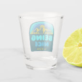 Nett zu sein macht Spaß Schnapsglas (Rückseite)