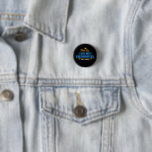 Netter Versuch, ich lebe mit zwei Töchtern Lustige Button (Beispiel)