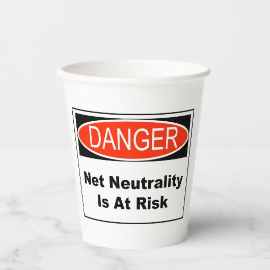Netzneutralität ist gefährdet pappbecher (Vorderseite)