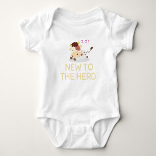 Neu an der Herdkühe, neu für das Herdenbaby Baby Strampler