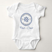 Neu in der Crew Nautical Blue Ship Wheel Custom Baby Strampler (Vorderseite)