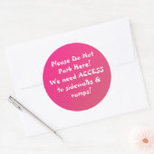 NEU! Parken Sie hier nicht an! Runder Aufkleber (Umschlag)