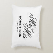 Neu verheiratete Herr und Frau elegante Typografie Dekokissen (Rückseite(Vertikal))