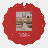 Neu verheiratete Weihnachtsfeier mit zwei Fotos Ornament Karte (Rückseite)