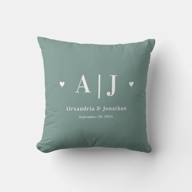 Neu verheirateter Monogram Sage Green Keepake Kissen (Vorderseite)
