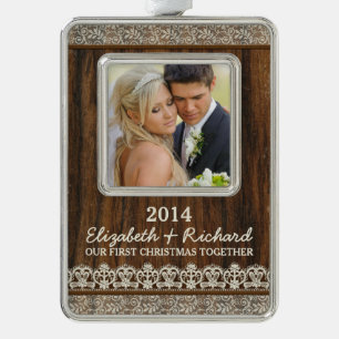 Neu verheiratetes erstes Weihnachtsfest-Foto Rusti Rahmen-Ornament Silber