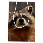 Neuartiges Raccoon-Foto Mittlere Geschenktüte (Rückseite)