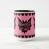 Neuauflage: Vampirs Halloween-Bash Zweifarbige Tasse (Mittel)