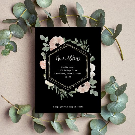 Neue Adresse | Dusty Peach Blume auf Black Postkarte