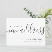 Neue Adresse Modernes Minimalistisches Kalligrafie Ankündigung (Stehend Vorderseite)